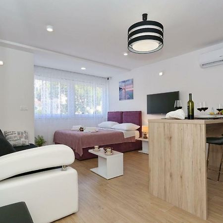 Two New Apartments By The Town Center ザダル エクステリア 写真
