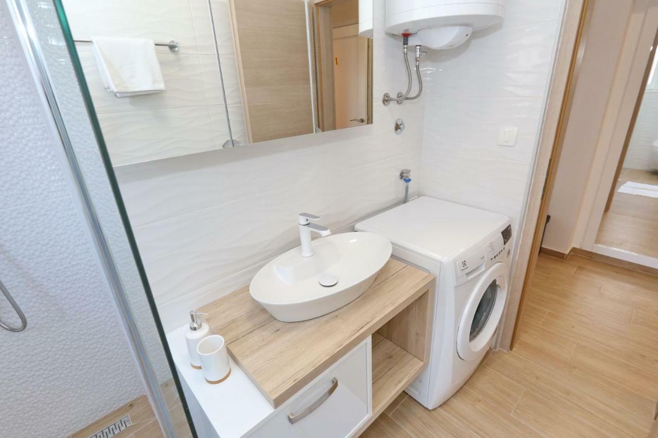 Two New Apartments By The Town Center ザダル エクステリア 写真
