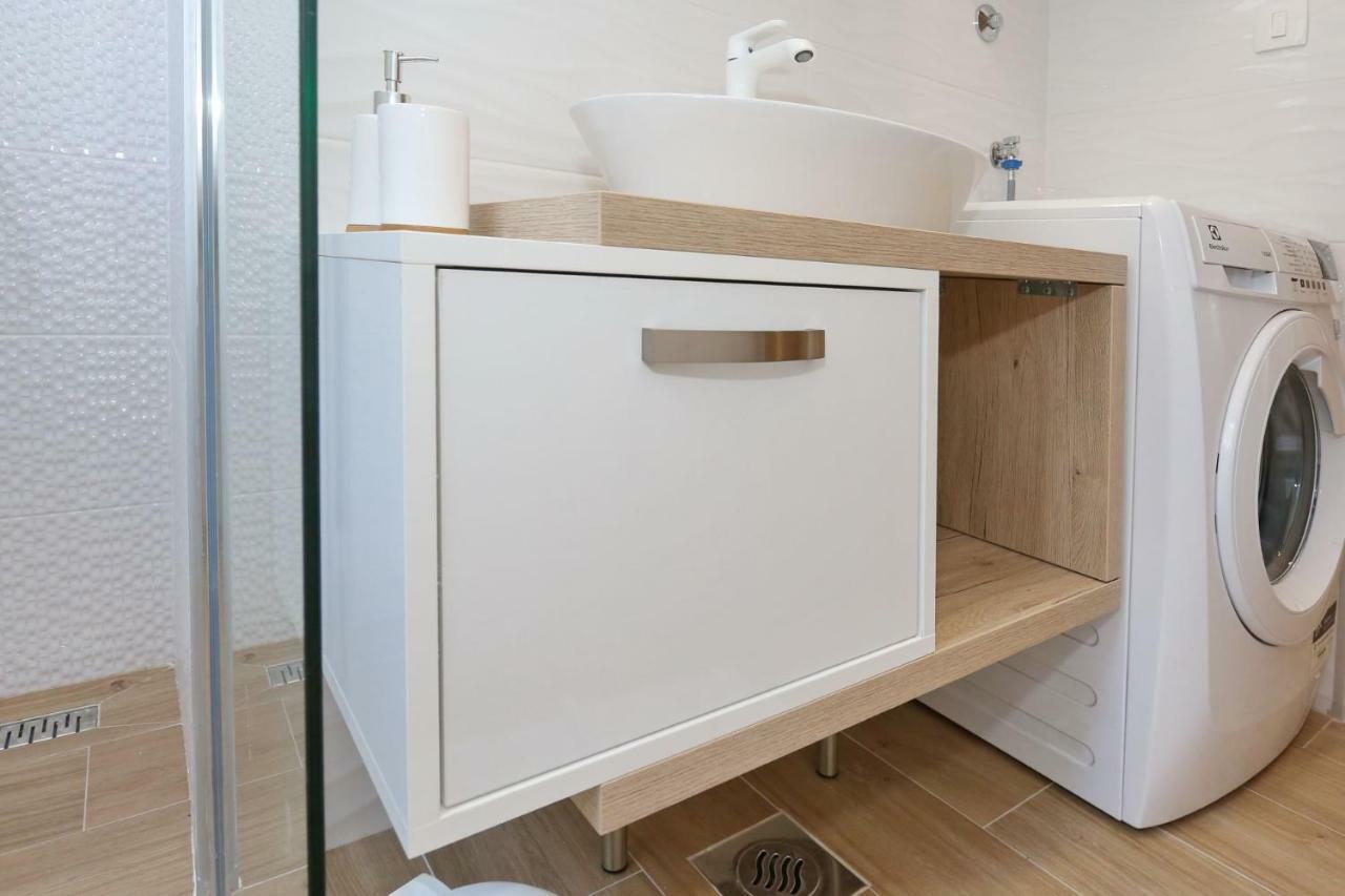 Two New Apartments By The Town Center ザダル エクステリア 写真