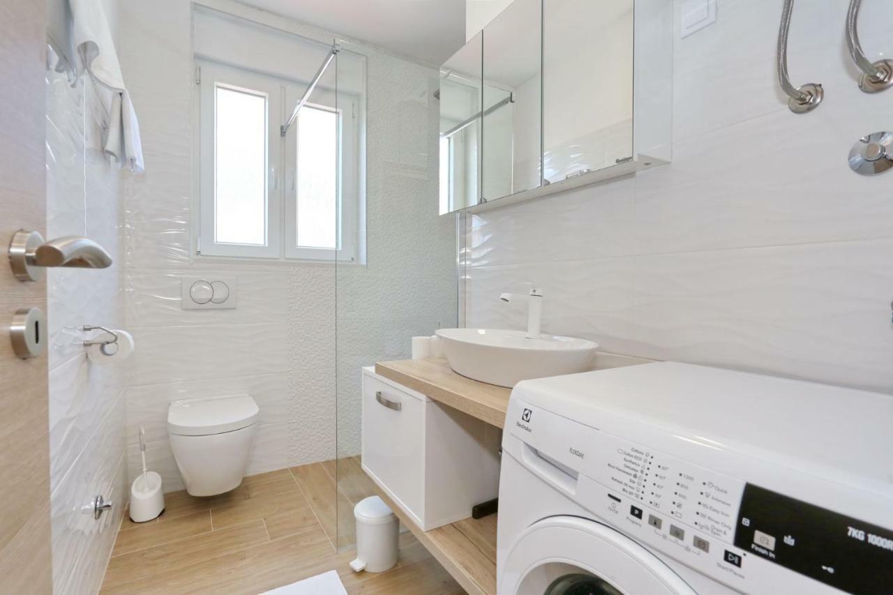 Two New Apartments By The Town Center ザダル エクステリア 写真