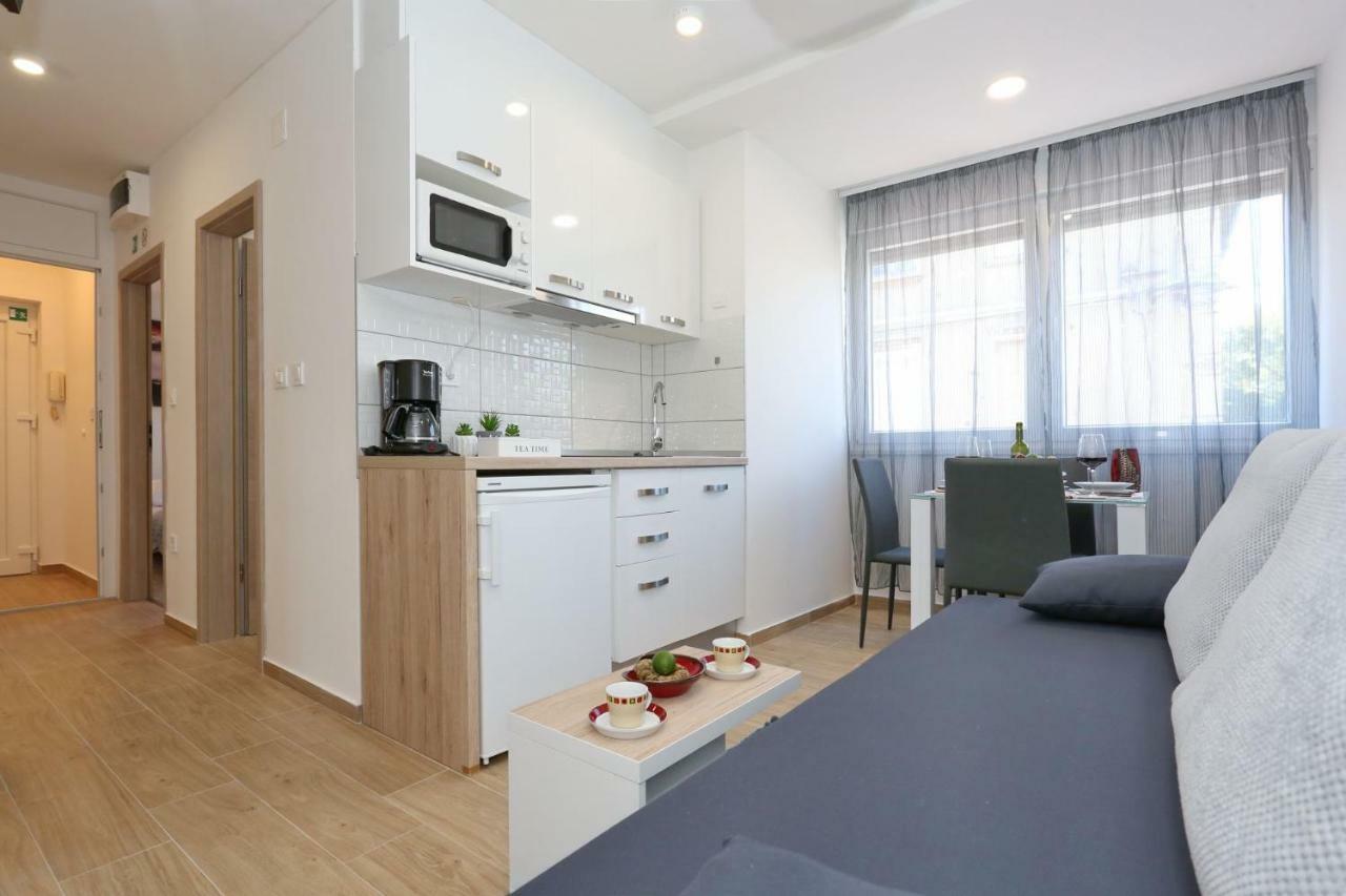 Two New Apartments By The Town Center ザダル エクステリア 写真