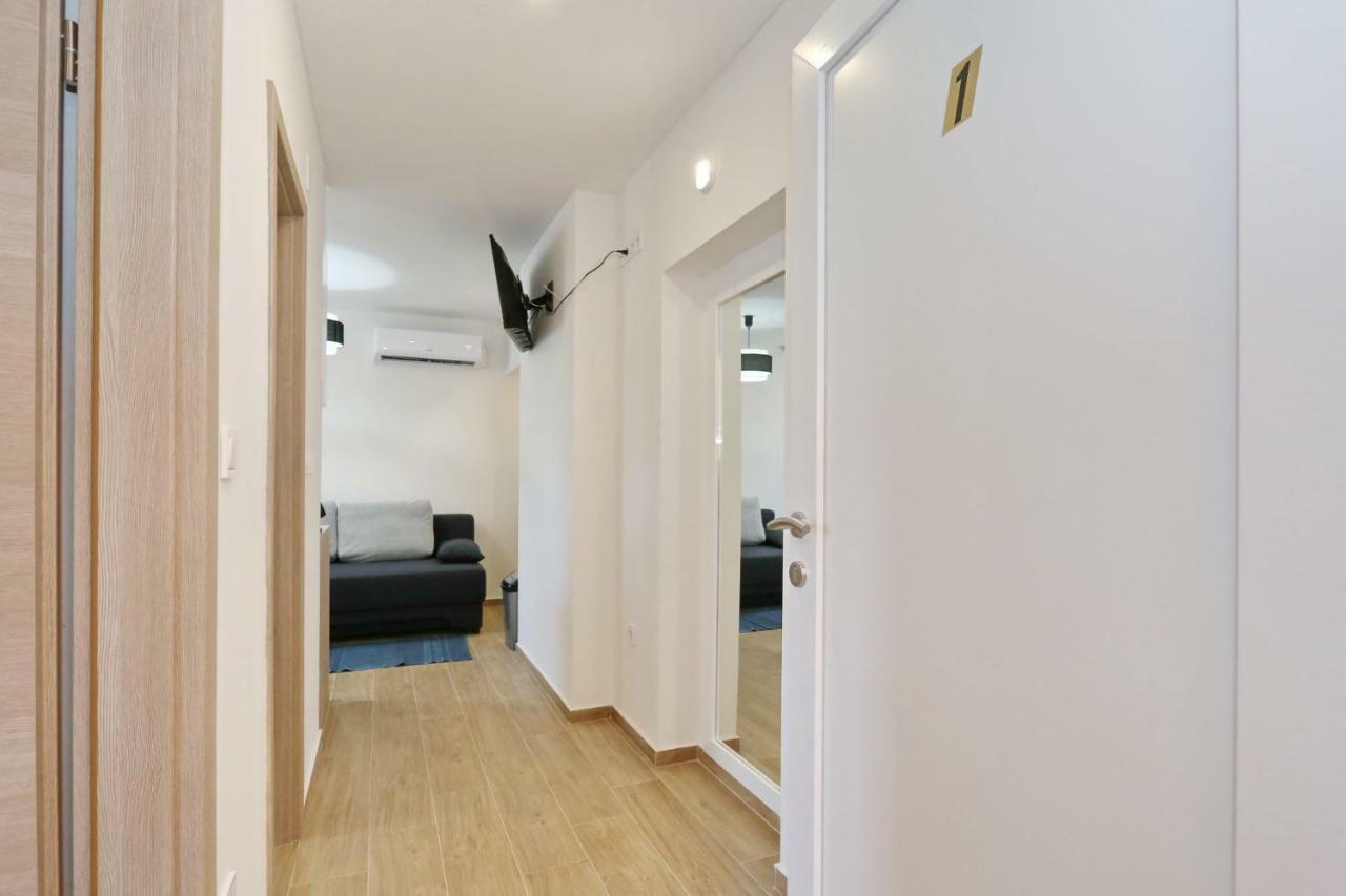 Two New Apartments By The Town Center ザダル エクステリア 写真