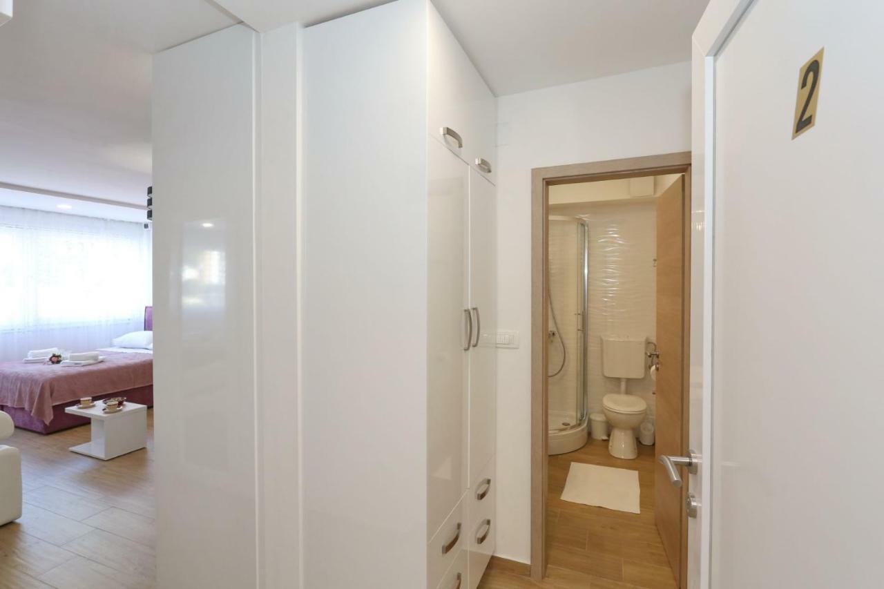 Two New Apartments By The Town Center ザダル エクステリア 写真