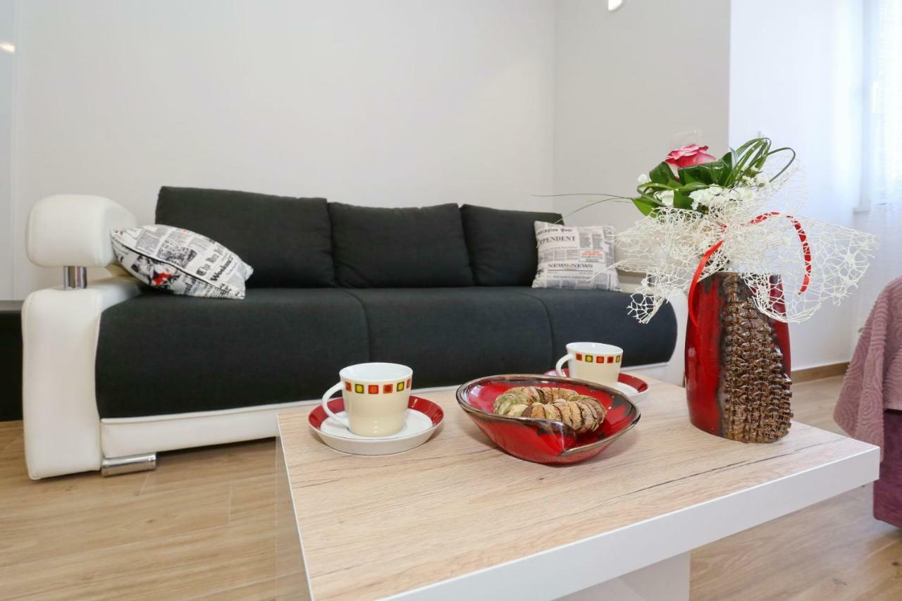 Two New Apartments By The Town Center ザダル エクステリア 写真