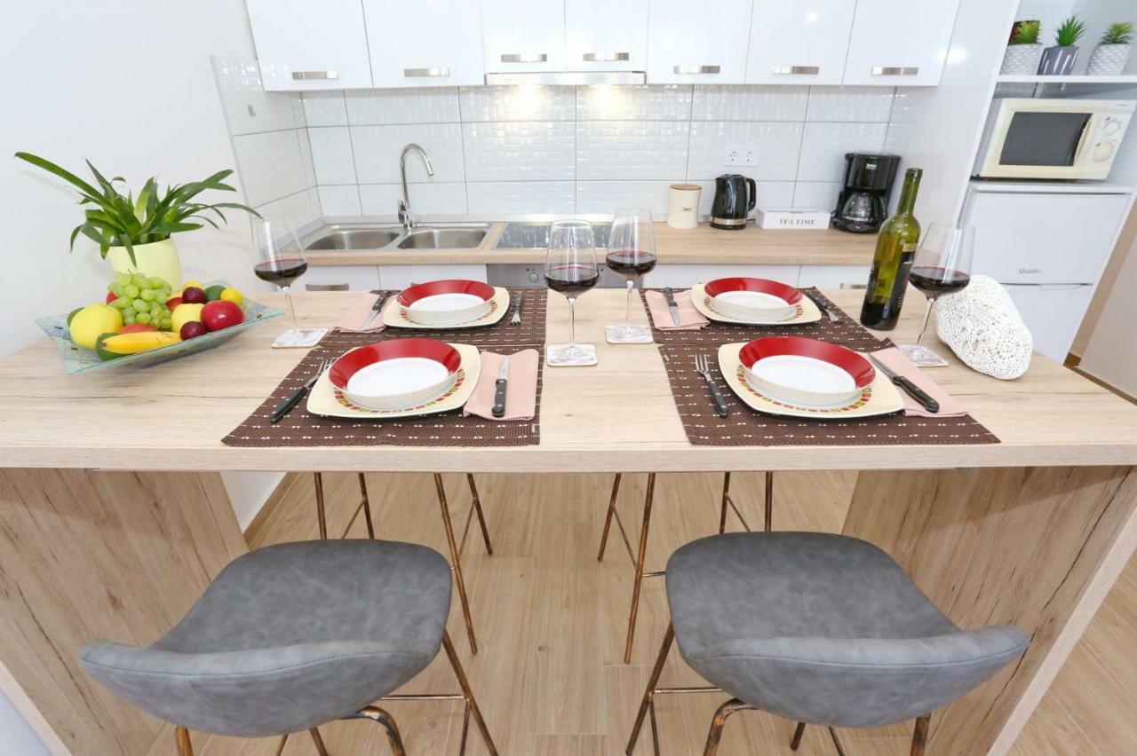 Two New Apartments By The Town Center ザダル エクステリア 写真