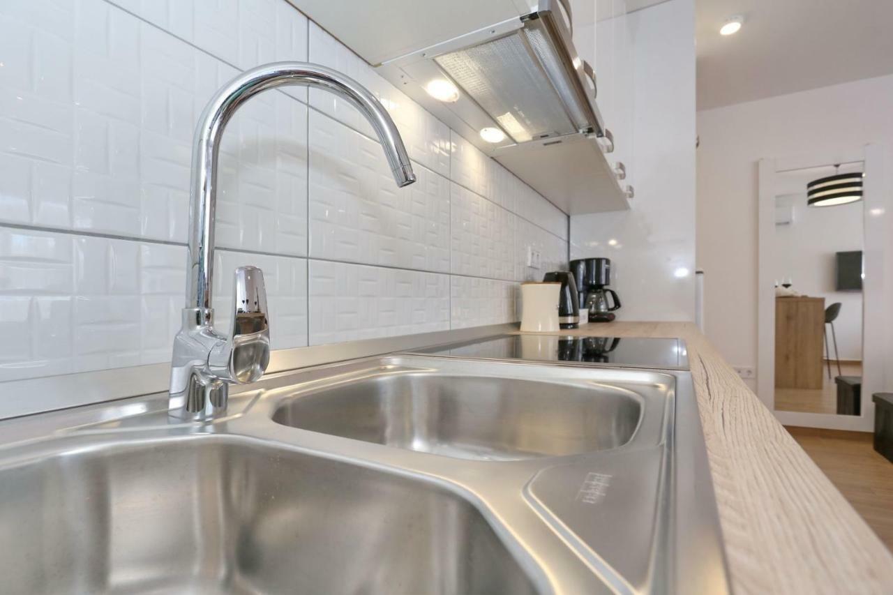 Two New Apartments By The Town Center ザダル エクステリア 写真