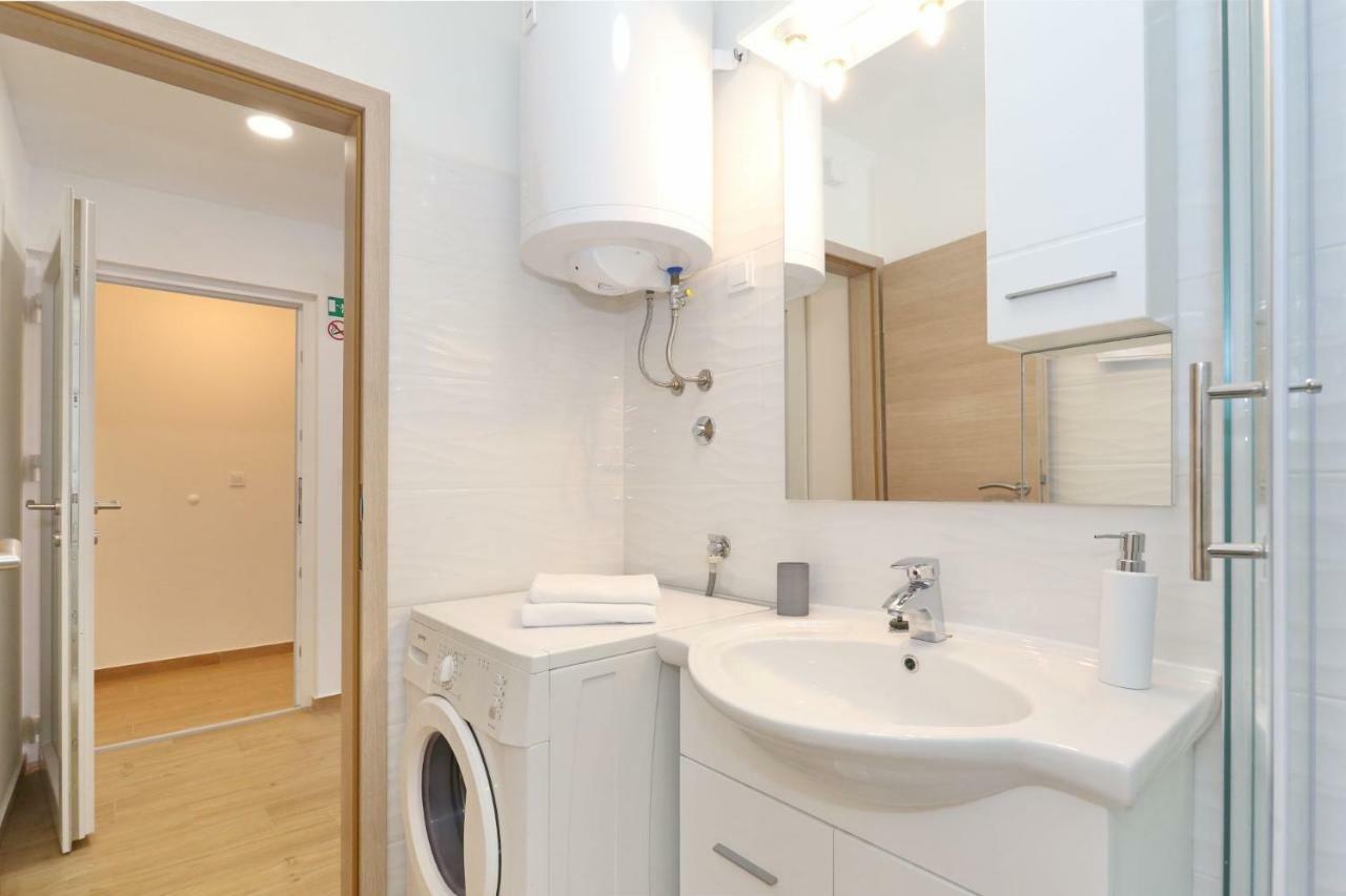 Two New Apartments By The Town Center ザダル エクステリア 写真